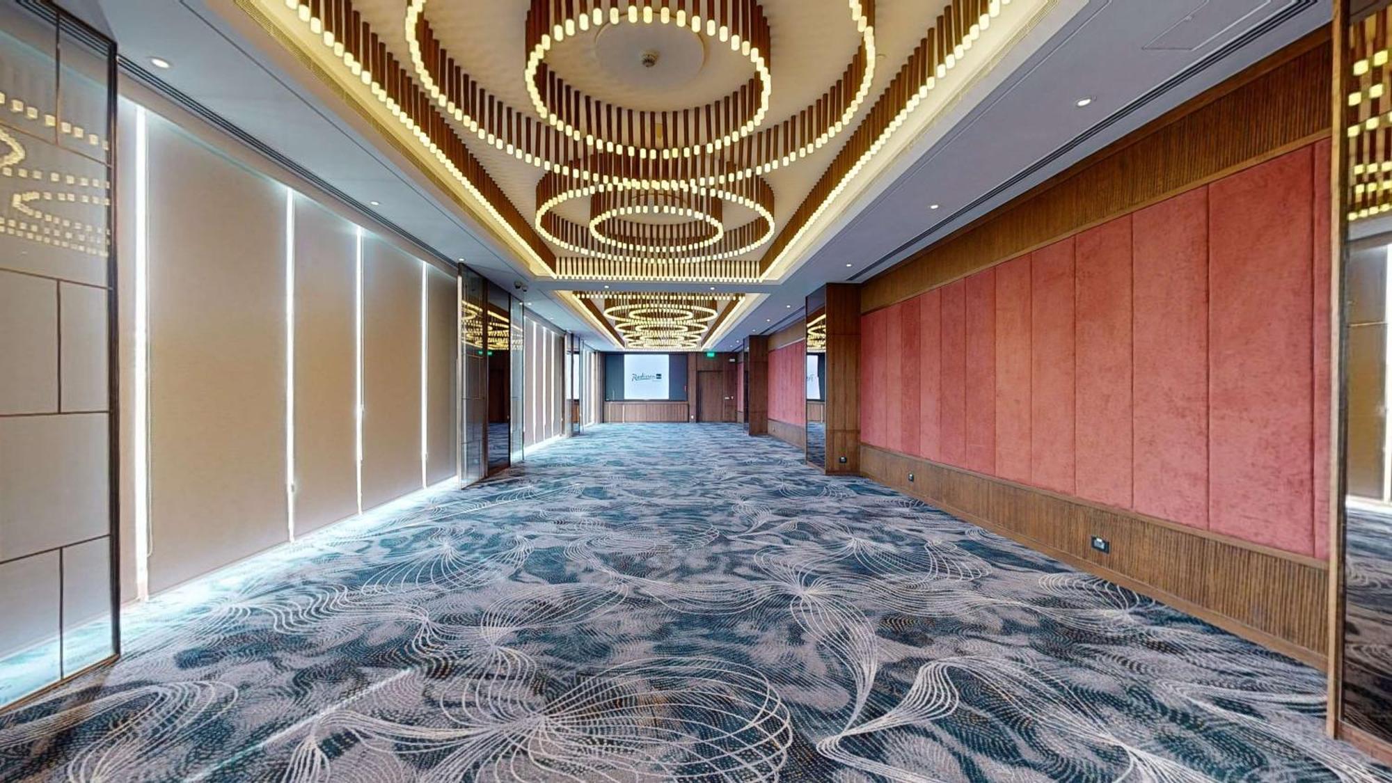 Hotel Radisson Blu Faridabad Exterior foto