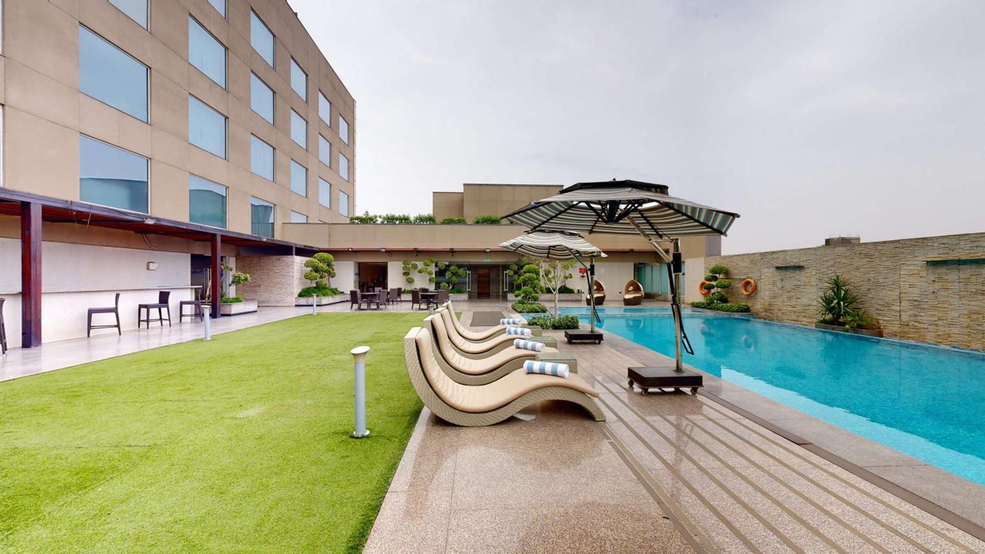 Hotel Radisson Blu Faridabad Exterior foto